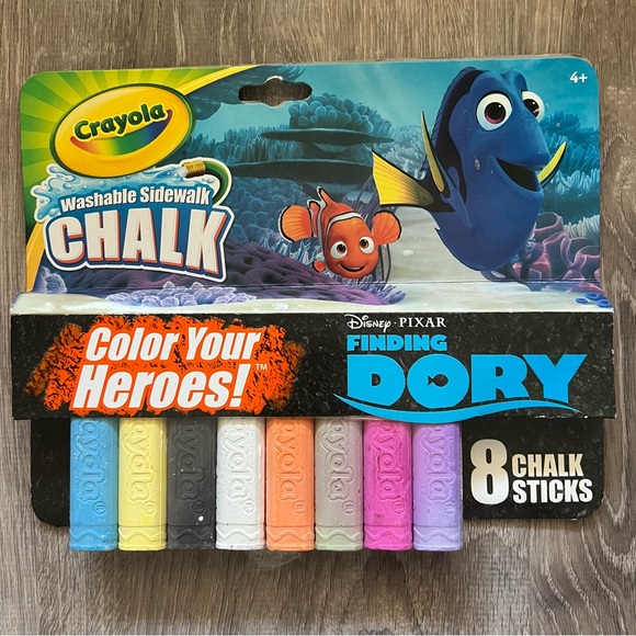 NIB Crayola 8-Count Washable Drawing Sidewalk Chalk - Finding Dory Disney Pixar - Picture 1 of 3